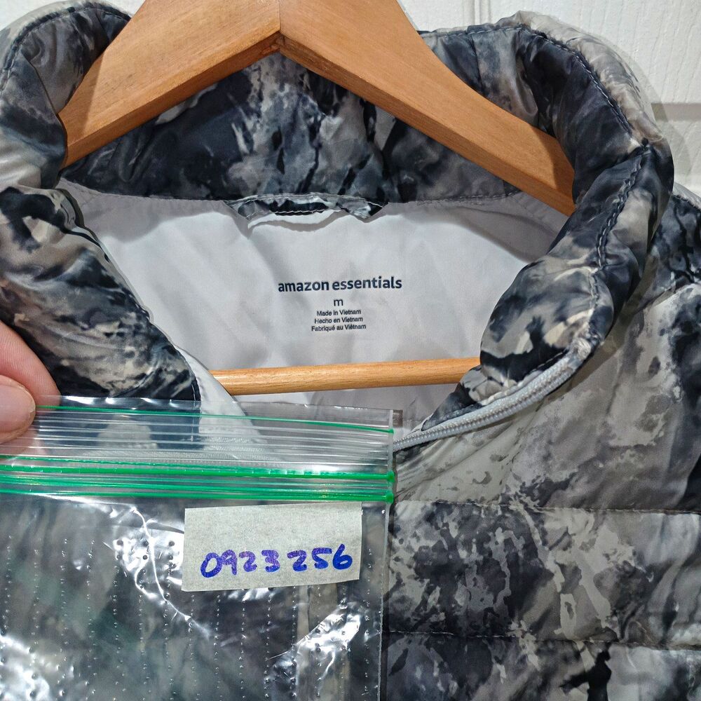 Amazon Essentials Men's M Gray Black Camo Puffer Vest Full Zip Insulated Pockets